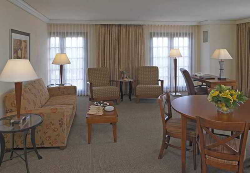 Doubletree By Hilton Austin Hotel Room photo